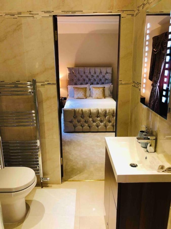Beautiful 4-Bed Villa In גלאזגו מראה חיצוני תמונה